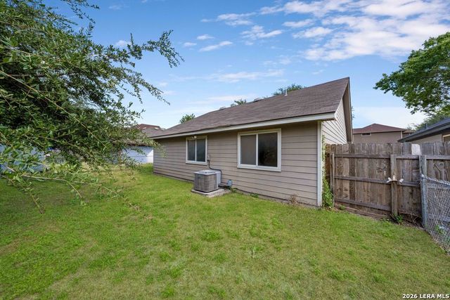 7522 Yellow Sand Dr, San Antonio, TX 78227
