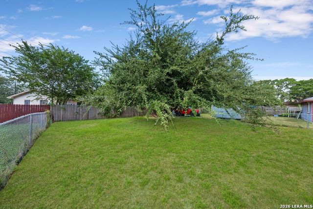7522 Yellow Sand Dr, San Antonio, TX 78227