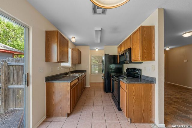 7522 Yellow Sand Dr, San Antonio, TX 78227