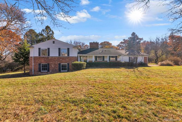 4265 Pine Tree Trail, Bloomfield Hills, MI 48302