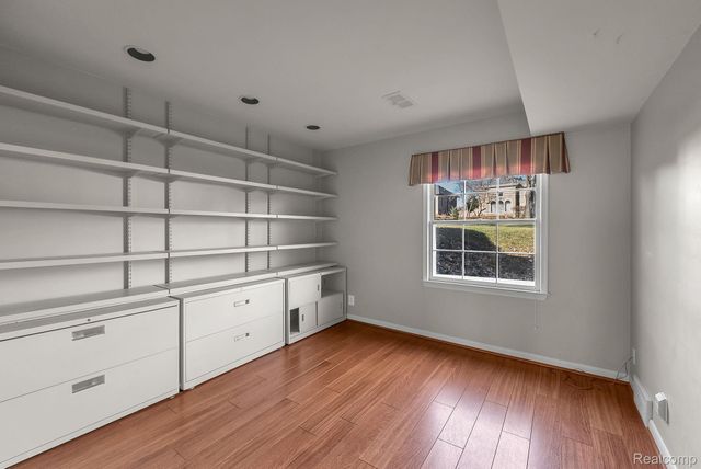 4265 Pine Tree Trail, Bloomfield Hills, MI 48302