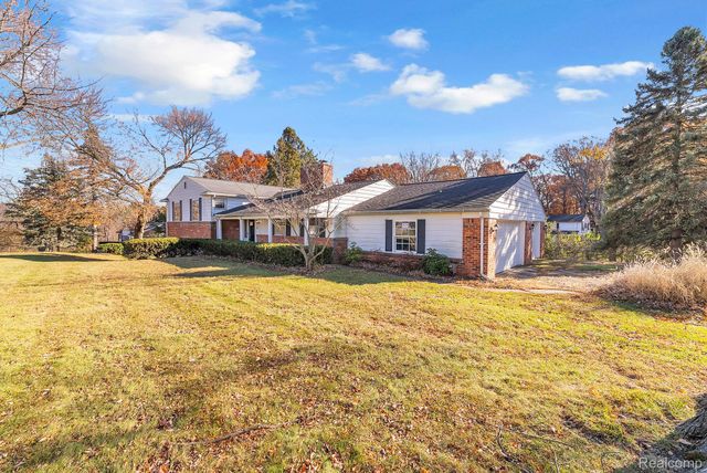 4265 Pine Tree Trail, Bloomfield Hills, MI 48302