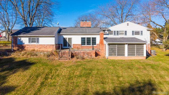 4265 Pine Tree Trail, Bloomfield Hills, MI 48302