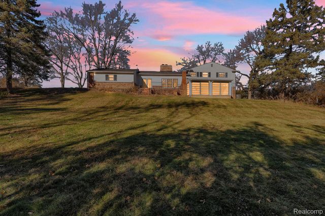 4265 Pine Tree Trail, Bloomfield Hills, MI 48302