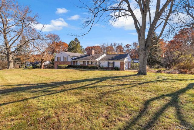 4265 Pine Tree Trail, Bloomfield Hills, MI 48302