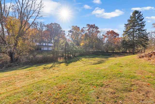 4265 Pine Tree Trail, Bloomfield Hills, MI 48302