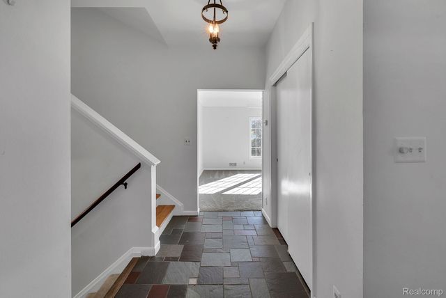 4265 Pine Tree Trail, Bloomfield Hills, MI 48302