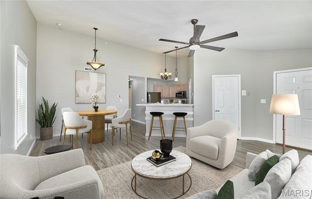 21 Homefield Gardens Drive 28N, O'fallon, MO 63366