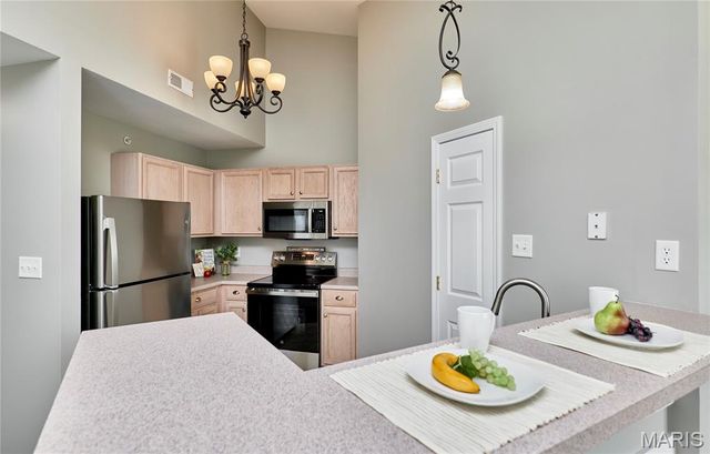 21 Homefield Gardens Drive 28N, O'fallon, MO 63366