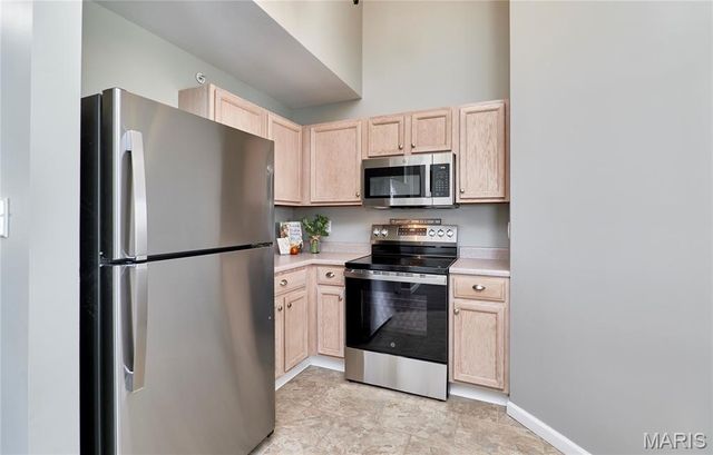 21 Homefield Gardens Drive 28N, O'fallon, MO 63366