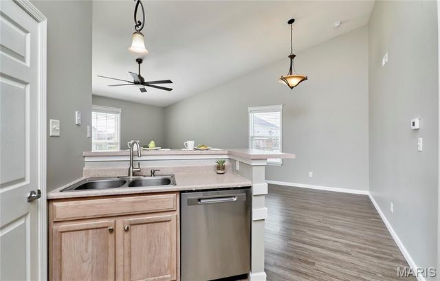 21 Homefield Gardens Drive 28N, O'fallon, MO 63366