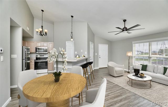 21 Homefield Gardens Drive 28N, O'fallon, MO 63366