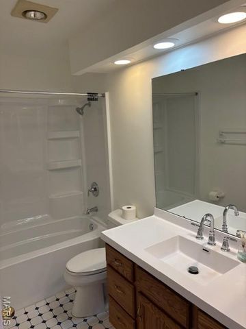 15623 Cedarmill Drive, Chesterfield, MO 63017