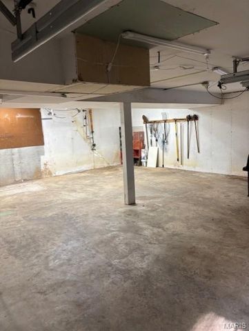 15623 Cedarmill Drive, Chesterfield, MO 63017