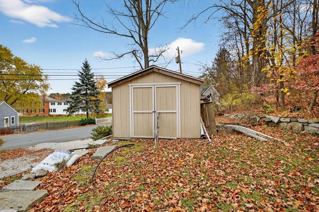 1 Cemetery Road, New Boston, NH 03070