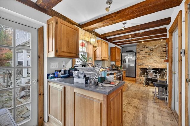 1 Cemetery Road, New Boston, NH 03070