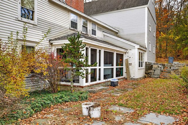 1 Cemetery Road, New Boston, NH 03070