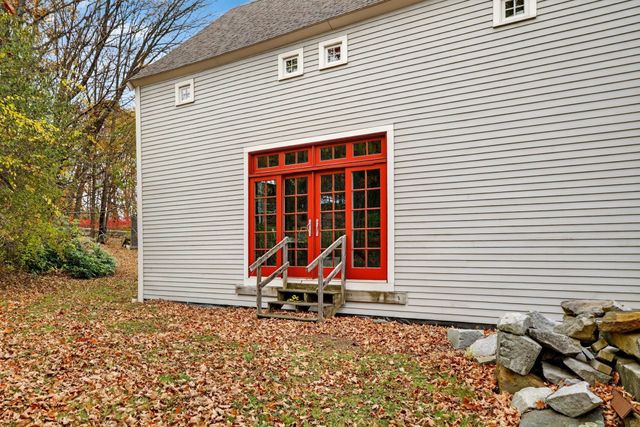 1 Cemetery Road, New Boston, NH 03070