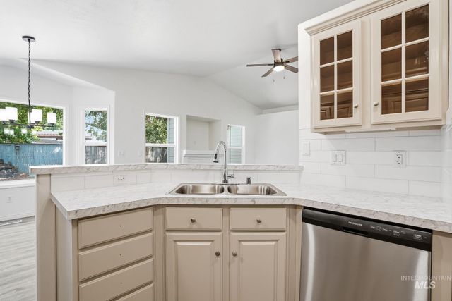 1620 E. Summerheights Dr., Meridian, ID 83646