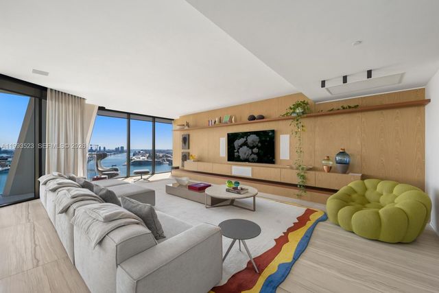 1000 Biscayne Blvd 2702, Miami, FL 33132