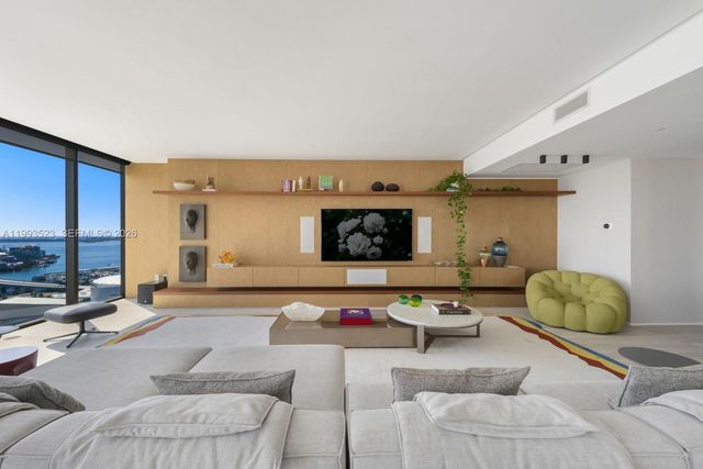 1000 Biscayne Blvd 2702, Miami, FL 33132