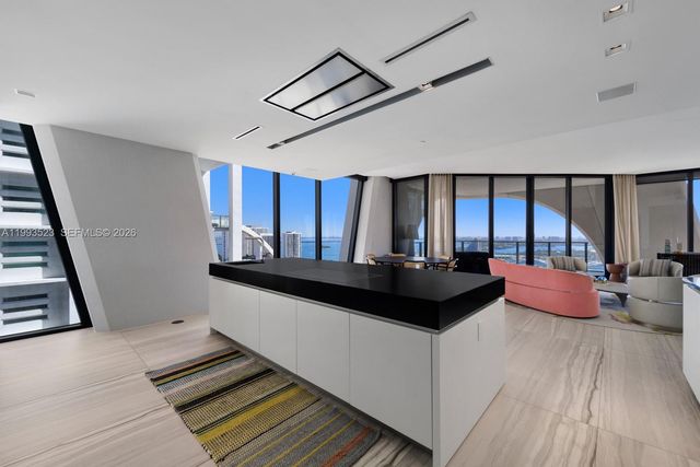 1000 Biscayne Blvd 2702, Miami, FL 33132