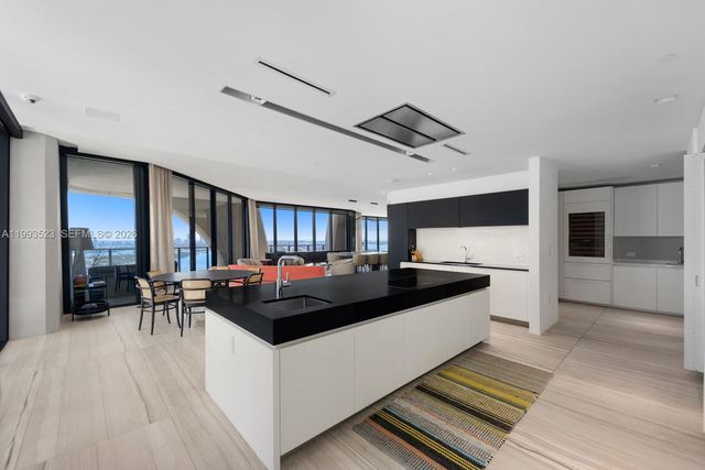 1000 Biscayne Blvd 2702, Miami, FL 33132