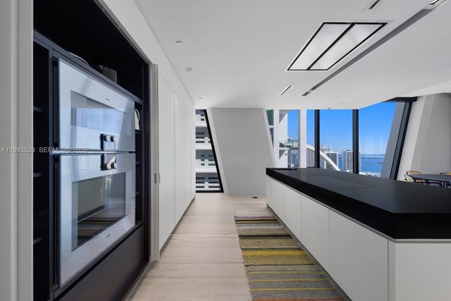 1000 Biscayne Blvd 2702, Miami, FL 33132