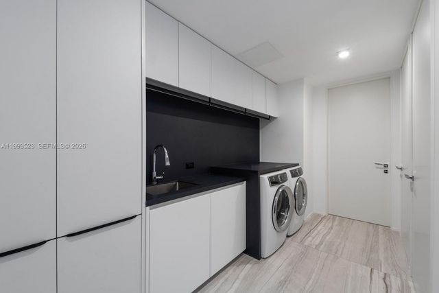 1000 Biscayne Blvd 2702, Miami, FL 33132