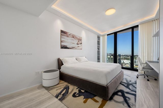 1000 Biscayne Blvd 2702, Miami, FL 33132