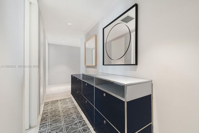 1000 Biscayne Blvd 2702, Miami, FL 33132