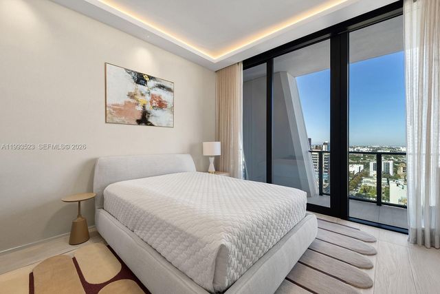 1000 Biscayne Blvd 2702, Miami, FL 33132