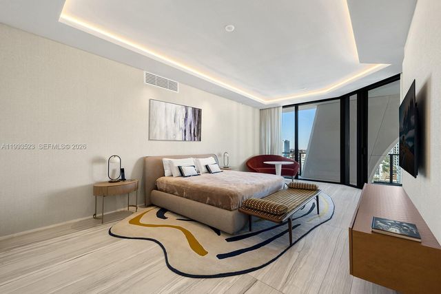 1000 Biscayne Blvd 2702, Miami, FL 33132