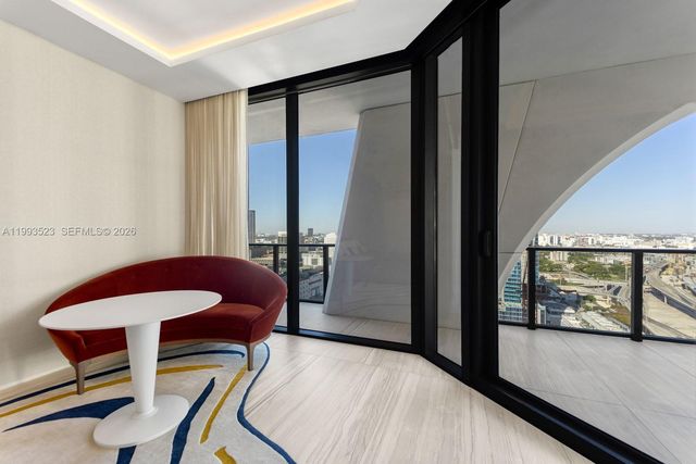 1000 Biscayne Blvd 2702, Miami, FL 33132