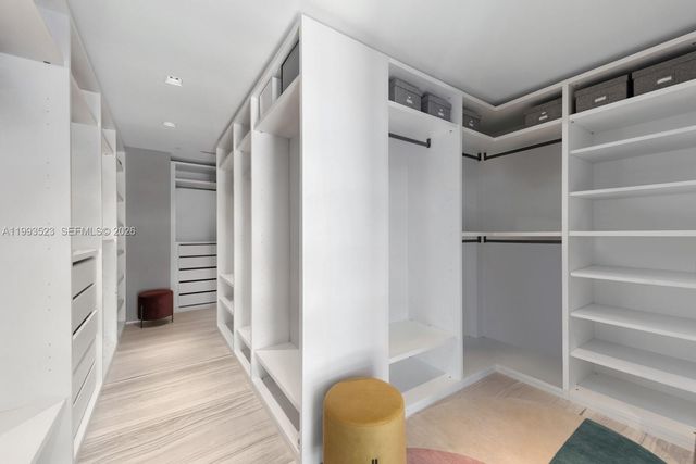 1000 Biscayne Blvd 2702, Miami, FL 33132