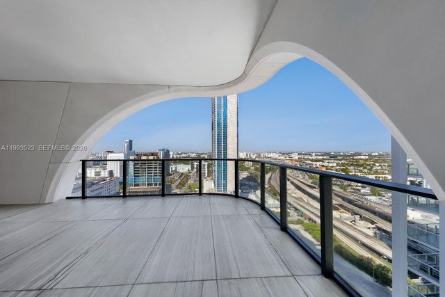 1000 Biscayne Blvd 2702, Miami, FL 33132