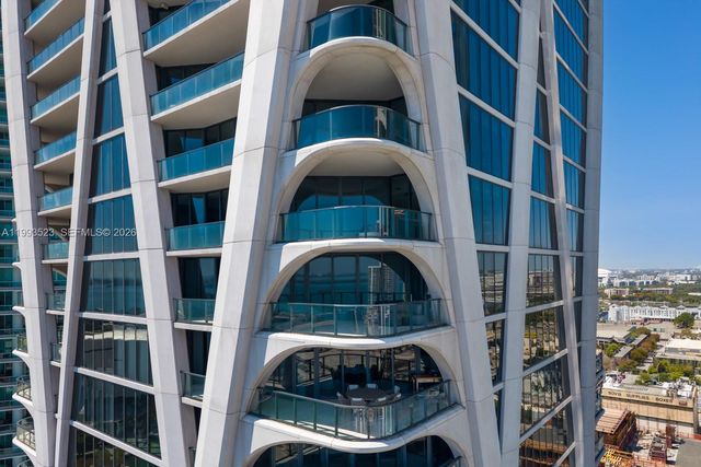 1000 Biscayne Blvd 2702, Miami, FL 33132