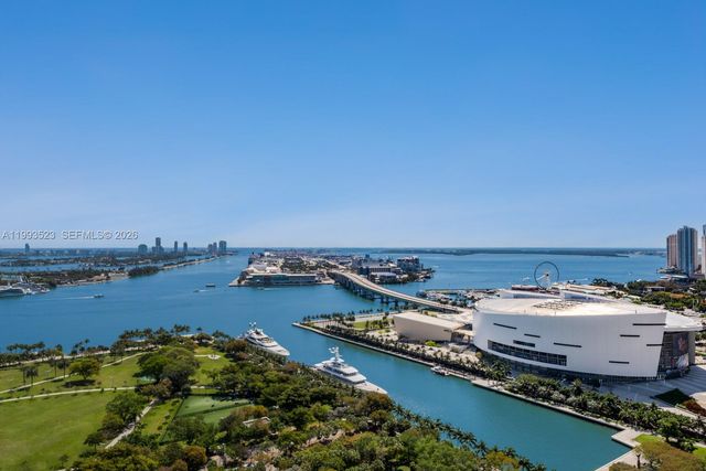 1000 Biscayne Blvd 2702, Miami, FL 33132