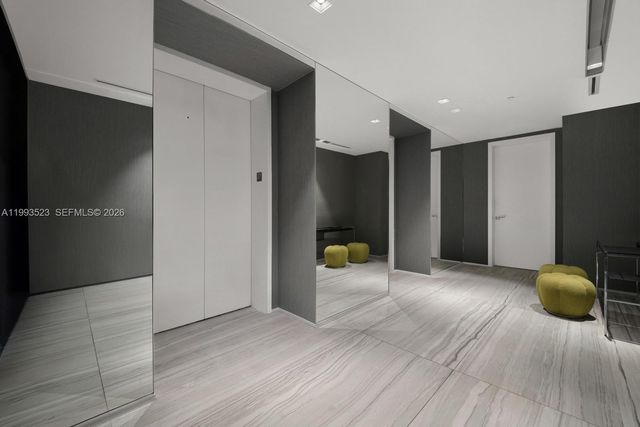 1000 Biscayne Blvd 2702, Miami, FL 33132