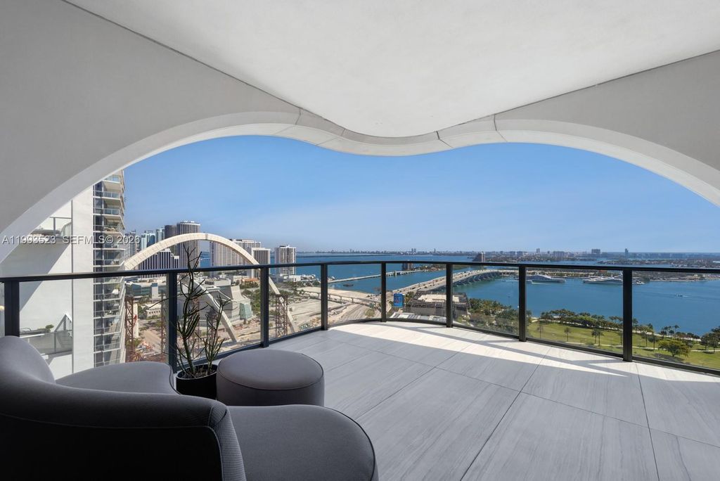 1000 Biscayne Blvd 2702, Miami, FL 33132