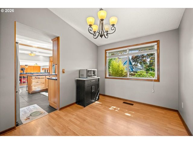 542 Ne 14TH Ave, Hillsboro, OR 97124