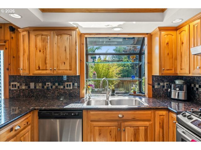 542 Ne 14TH Ave, Hillsboro, OR 97124
