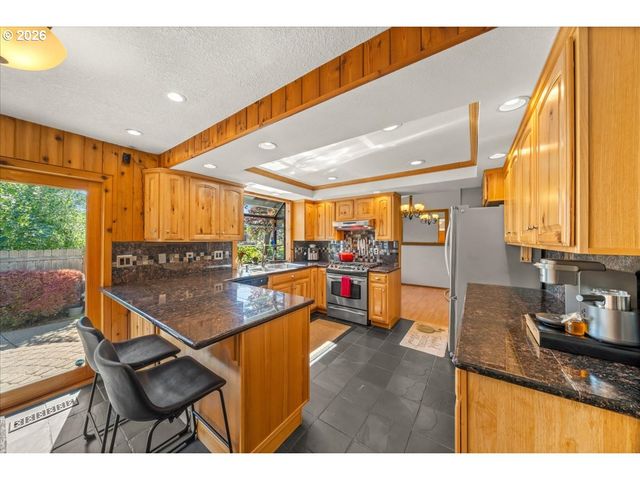 542 Ne 14TH Ave, Hillsboro, OR 97124