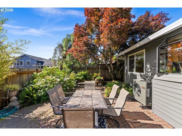 542 Ne 14TH Ave, Hillsboro, OR 97124