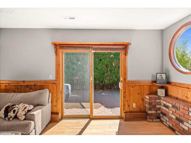 542 Ne 14TH Ave, Hillsboro, OR 97124