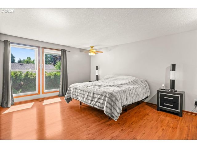 542 Ne 14TH Ave, Hillsboro, OR 97124
