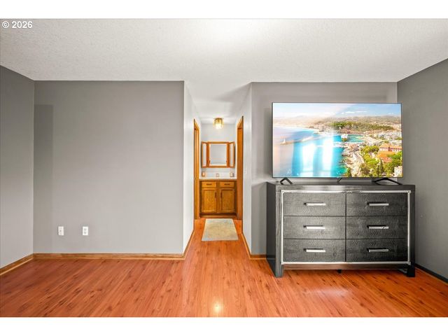 542 Ne 14TH Ave, Hillsboro, OR 97124