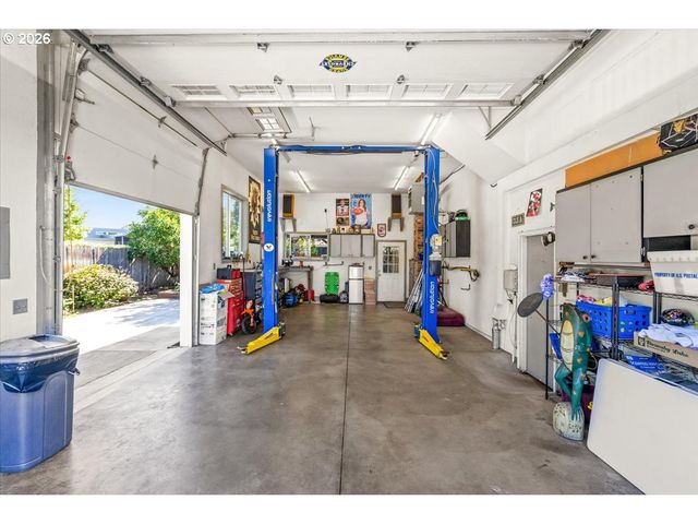 542 Ne 14TH Ave, Hillsboro, OR 97124