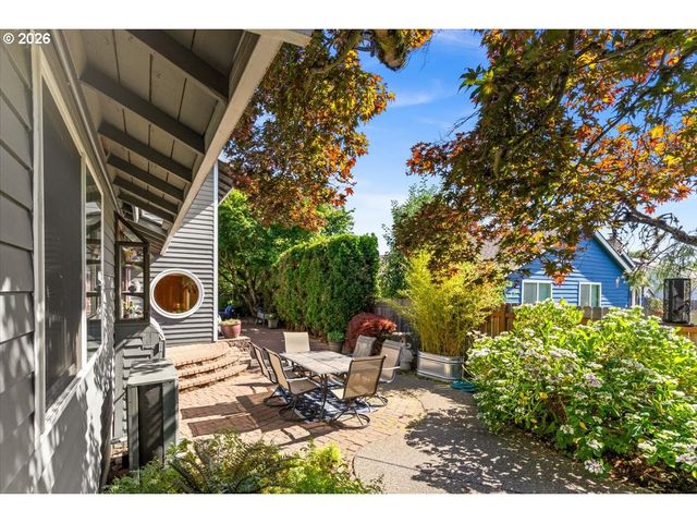 542 Ne 14TH Ave, Hillsboro, OR 97124