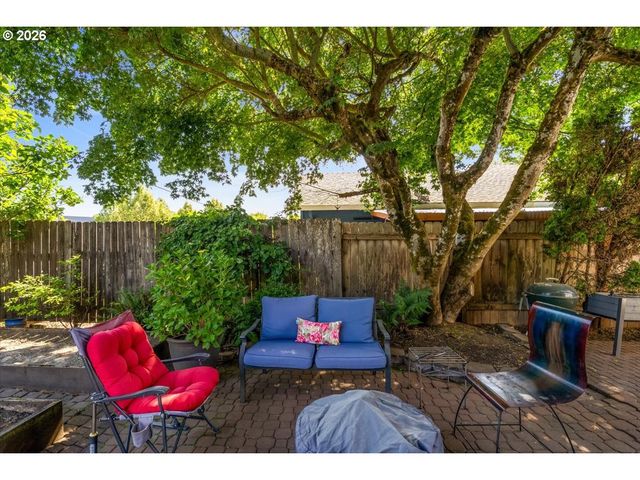 542 Ne 14TH Ave, Hillsboro, OR 97124